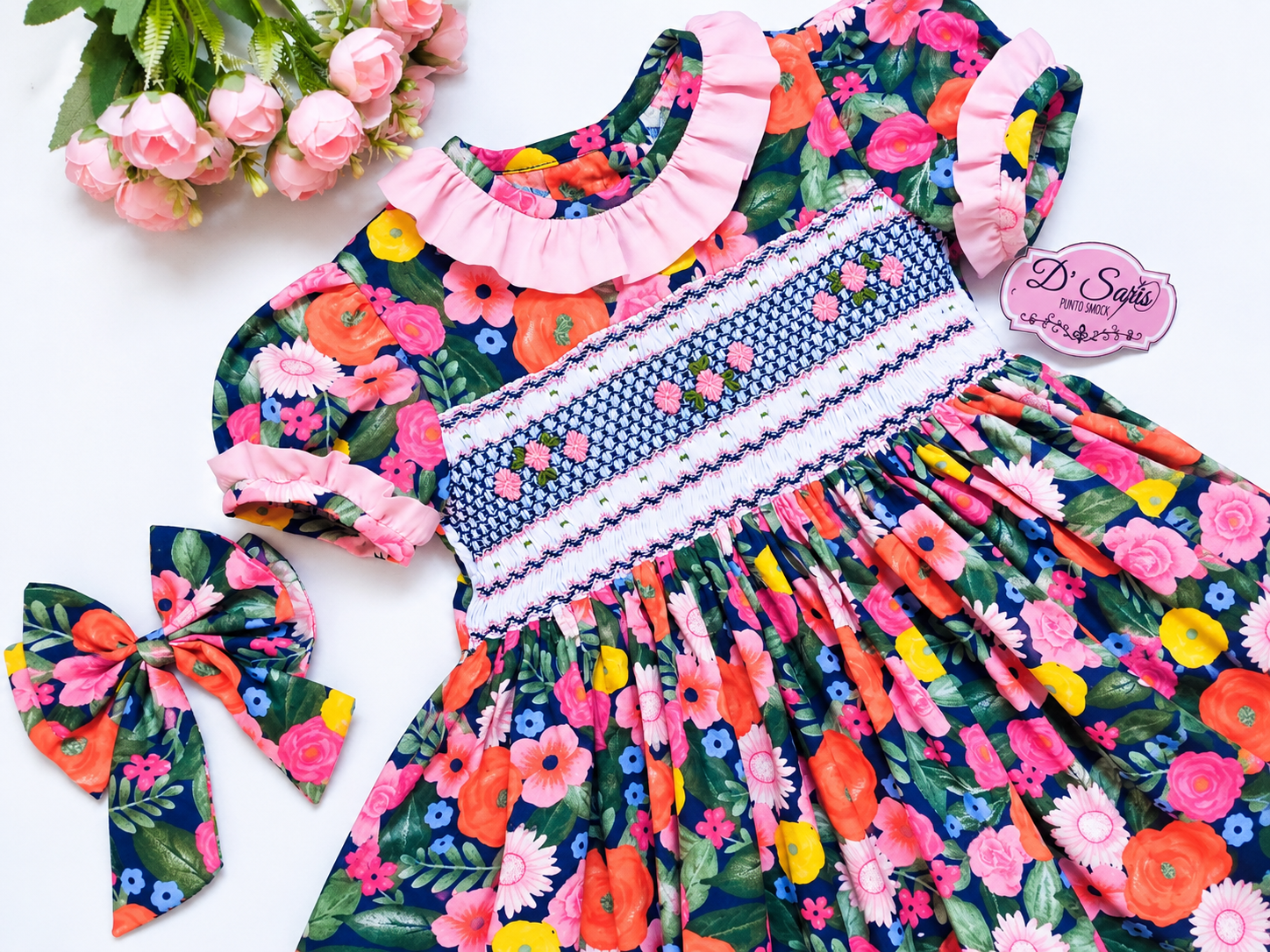 Vestido infantil floreado con bordado Smock artesanal